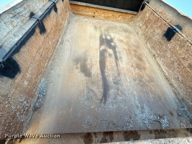 image for item DQ6656 2001 International 4900 dump truck