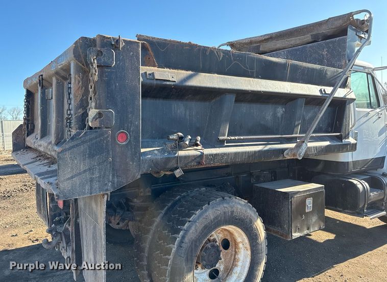 image for item DQ6656 2001 International 4900 dump truck