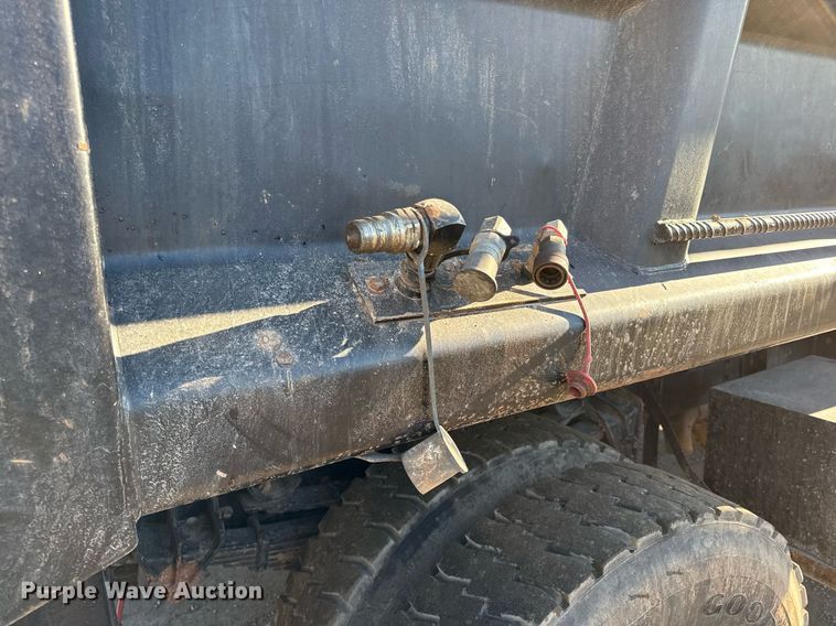 image for item DQ6656 2001 International 4900 dump truck