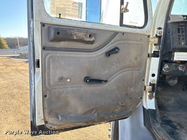 image for item DQ6656 2001 International 4900 dump truck