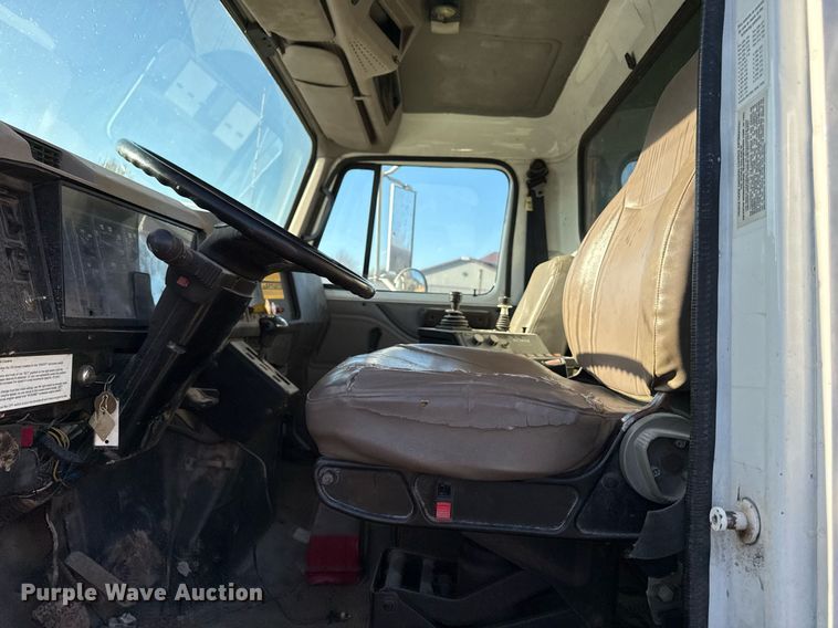 image for item DQ6656 2001 International 4900 dump truck