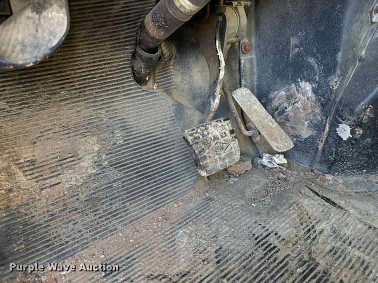 image for item DQ6656 2001 International 4900 dump truck