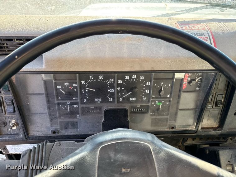 image for item DQ6656 2001 International 4900 dump truck