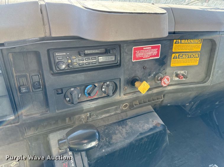 image for item DQ6656 2001 International 4900 dump truck