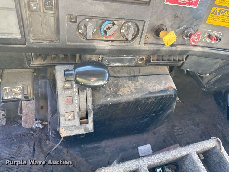 image for item DQ6656 2001 International 4900 dump truck