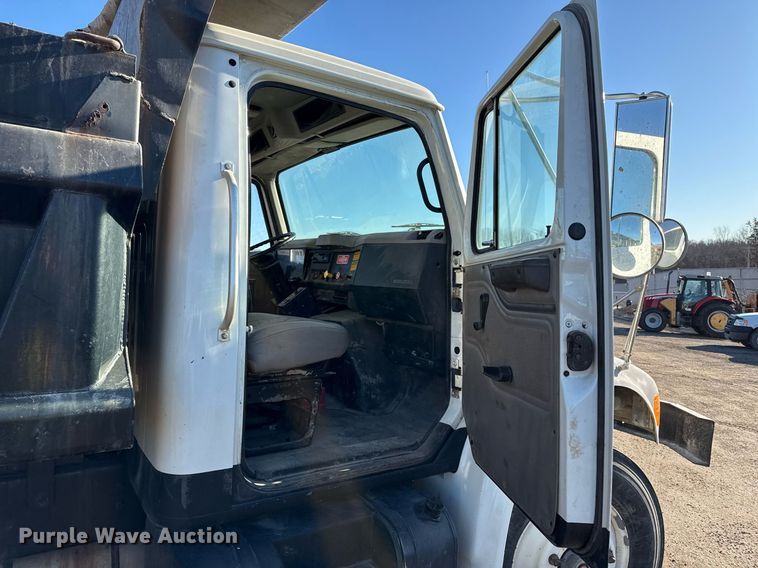 image for item DQ6656 2001 International 4900 dump truck