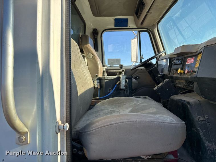 image for item DQ6656 2001 International 4900 dump truck