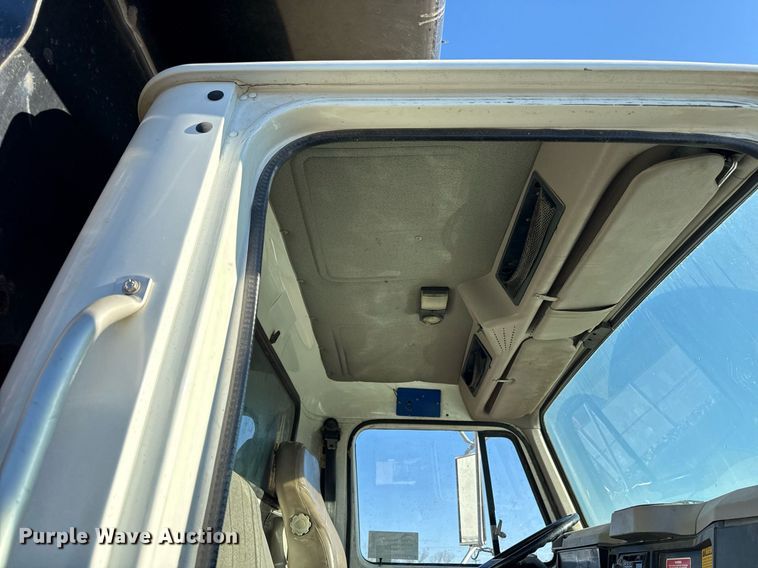 image for item DQ6656 2001 International 4900 dump truck