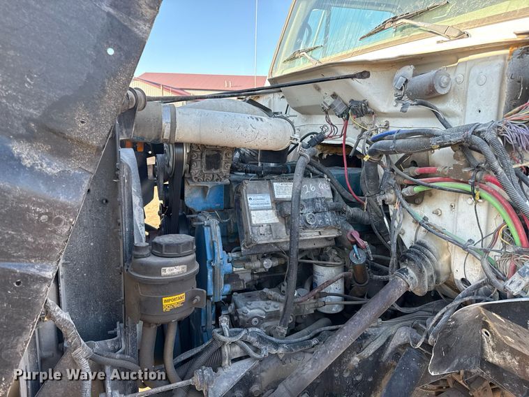 image for item DQ6656 2001 International 4900 dump truck