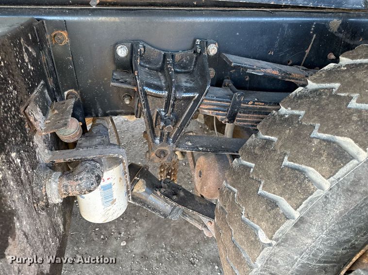 image for item DQ6656 2001 International 4900 dump truck