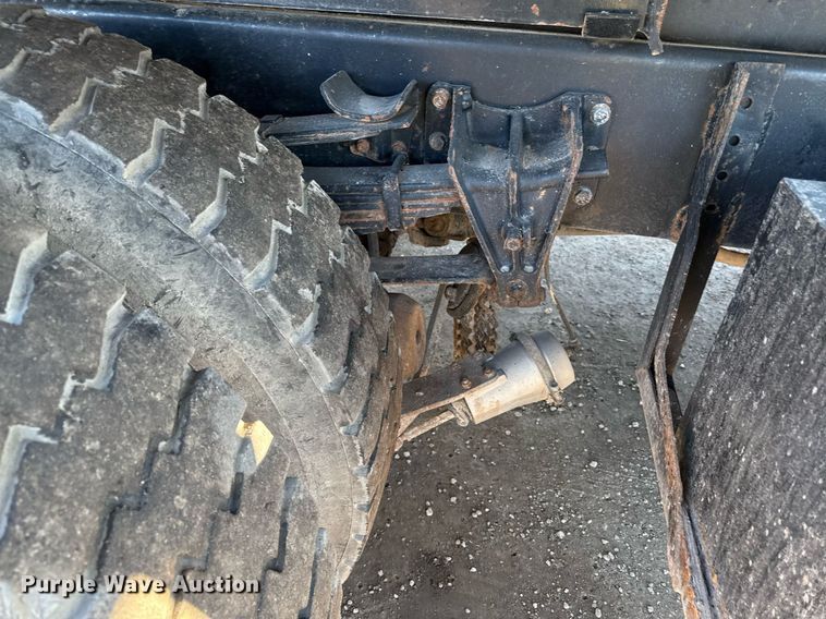 image for item DQ6656 2001 International 4900 dump truck