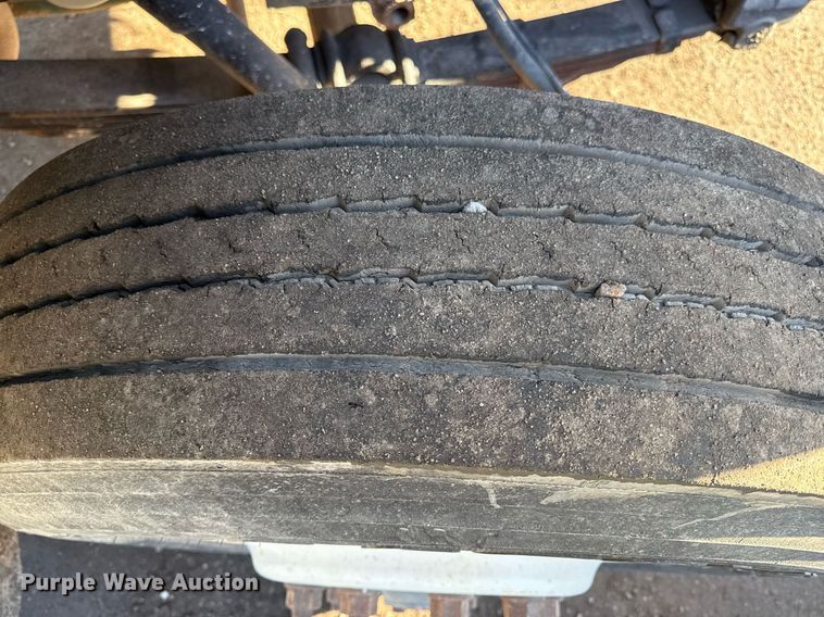 image for item DQ6656 2001 International 4900 dump truck