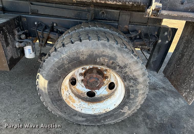 image for item DQ6656 2001 International 4900 dump truck