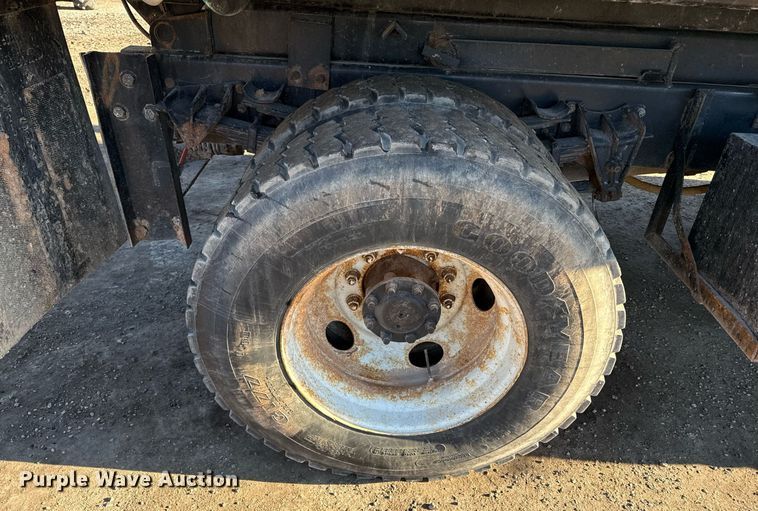 image for item DQ6656 2001 International 4900 dump truck