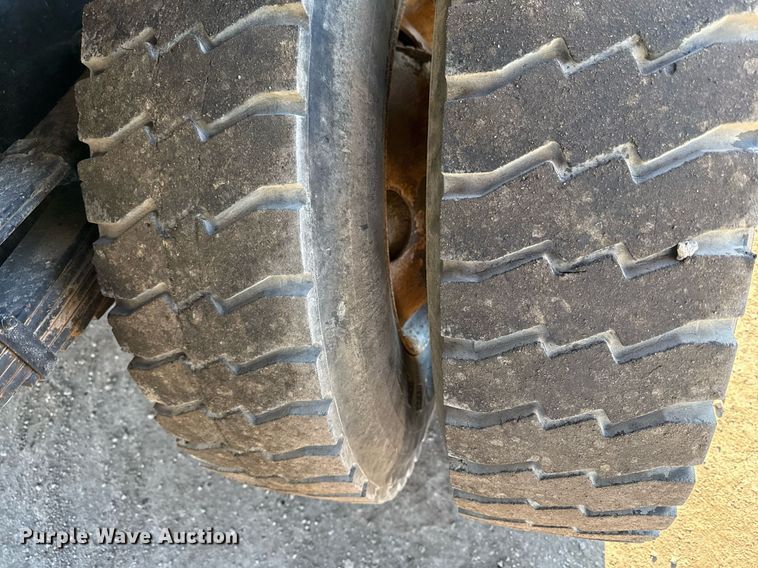 image for item DQ6656 2001 International 4900 dump truck