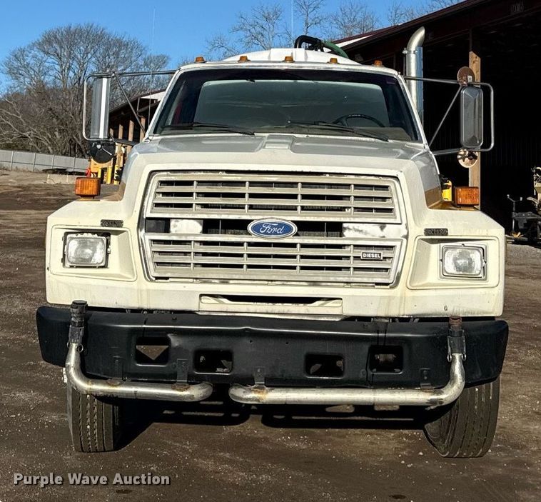 image for item DQ6659 1987 Ford F700 water truck
