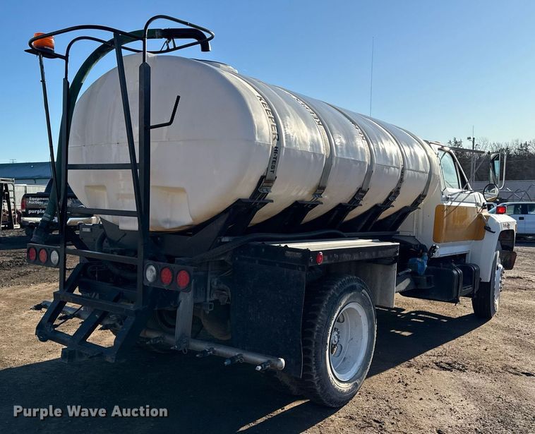 image for item DQ6659 1987 Ford F700 water truck