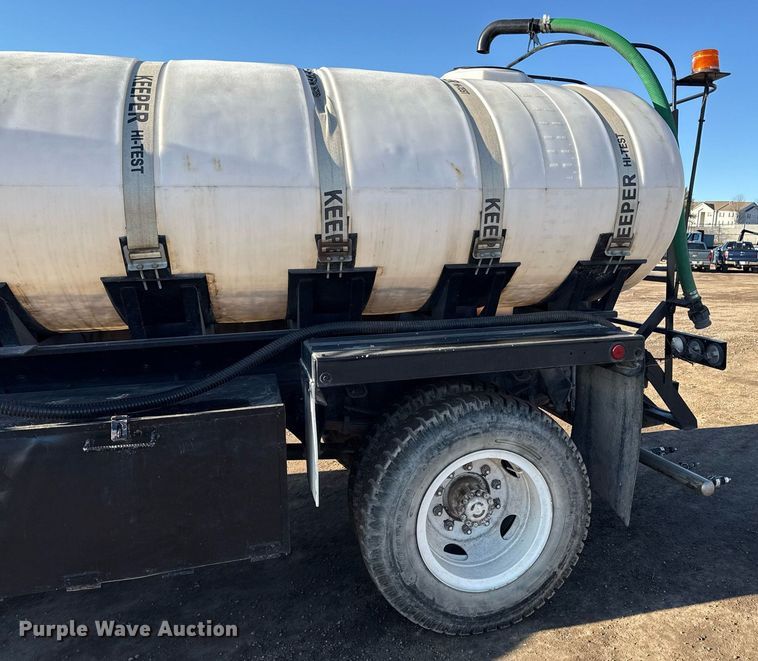 image for item DQ6659 1987 Ford F700 water truck