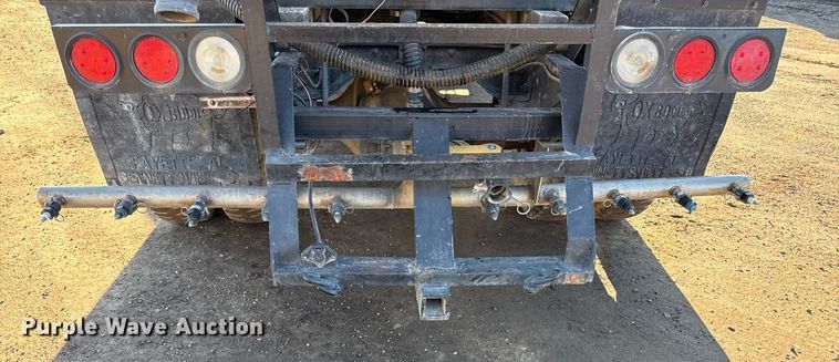 image for item DQ6659 1987 Ford F700 water truck