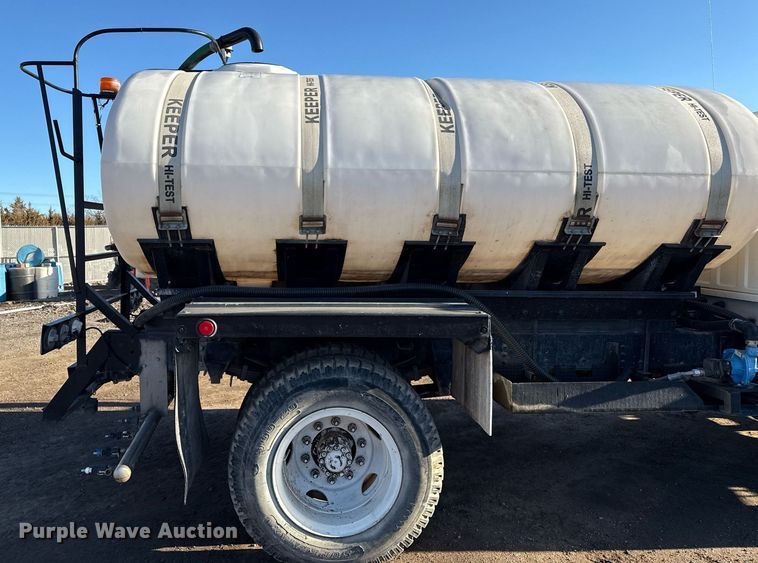 image for item DQ6659 1987 Ford F700 water truck