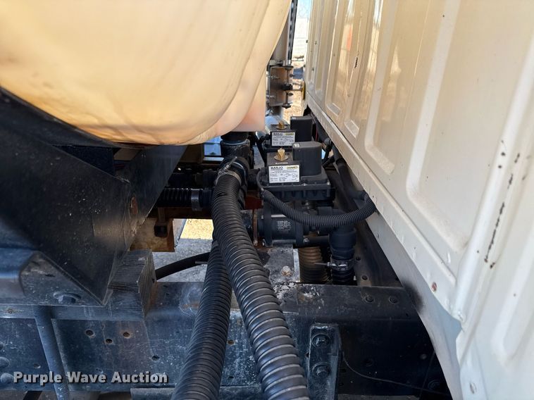 image for item DQ6659 1987 Ford F700 water truck