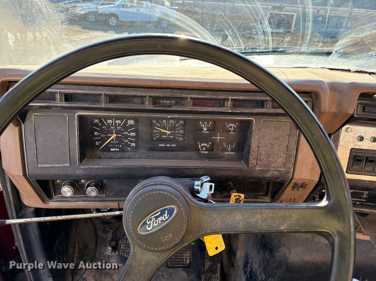 image for item DQ6659 1987 Ford F700 water truck