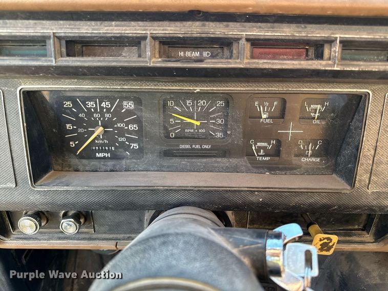 image for item DQ6659 1987 Ford F700 water truck