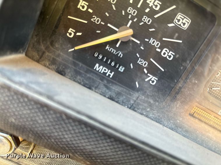 image for item DQ6659 1987 Ford F700 water truck