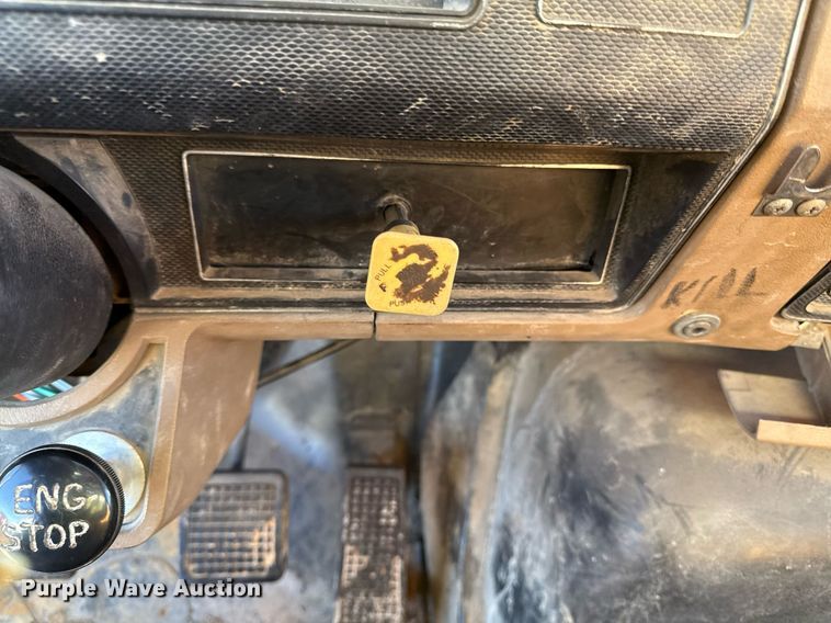 image for item DQ6659 1987 Ford F700 water truck