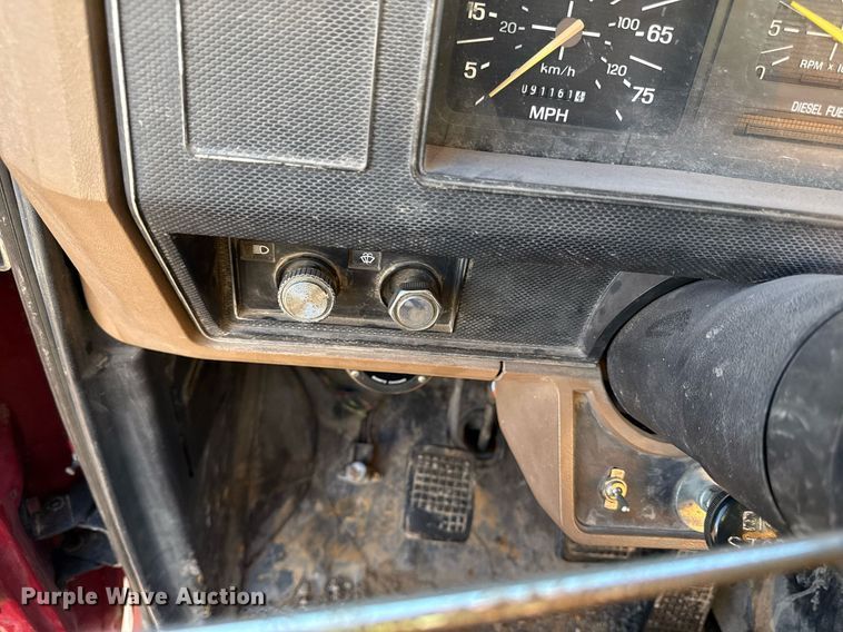 image for item DQ6659 1987 Ford F700 water truck