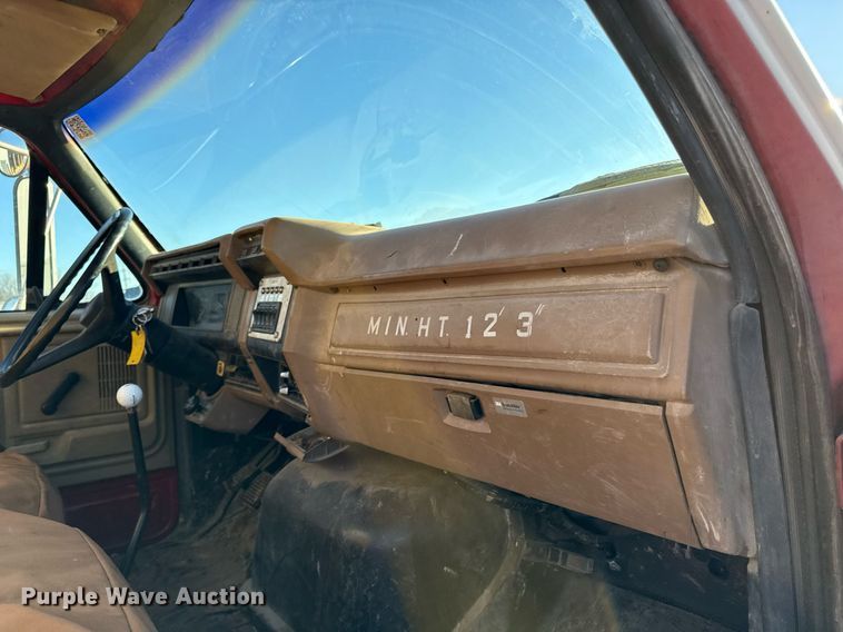 image for item DQ6659 1987 Ford F700 water truck