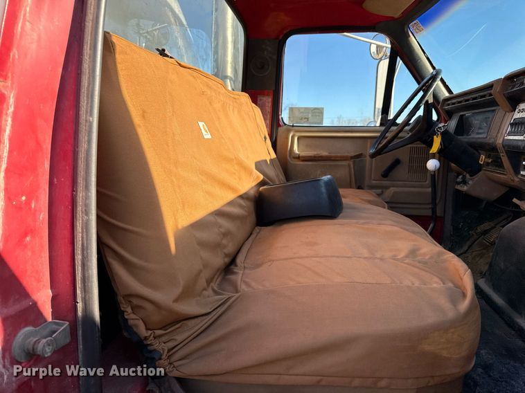 image for item DQ6659 1987 Ford F700 water truck