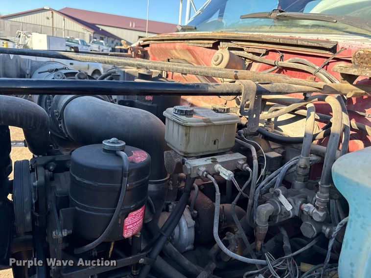 image for item DQ6659 1987 Ford F700 water truck