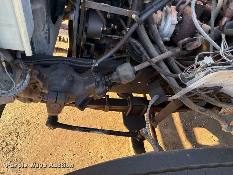 image for item DQ6659 1987 Ford F700 water truck