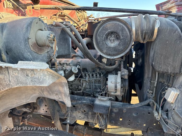 image for item DQ6659 1987 Ford F700 water truck