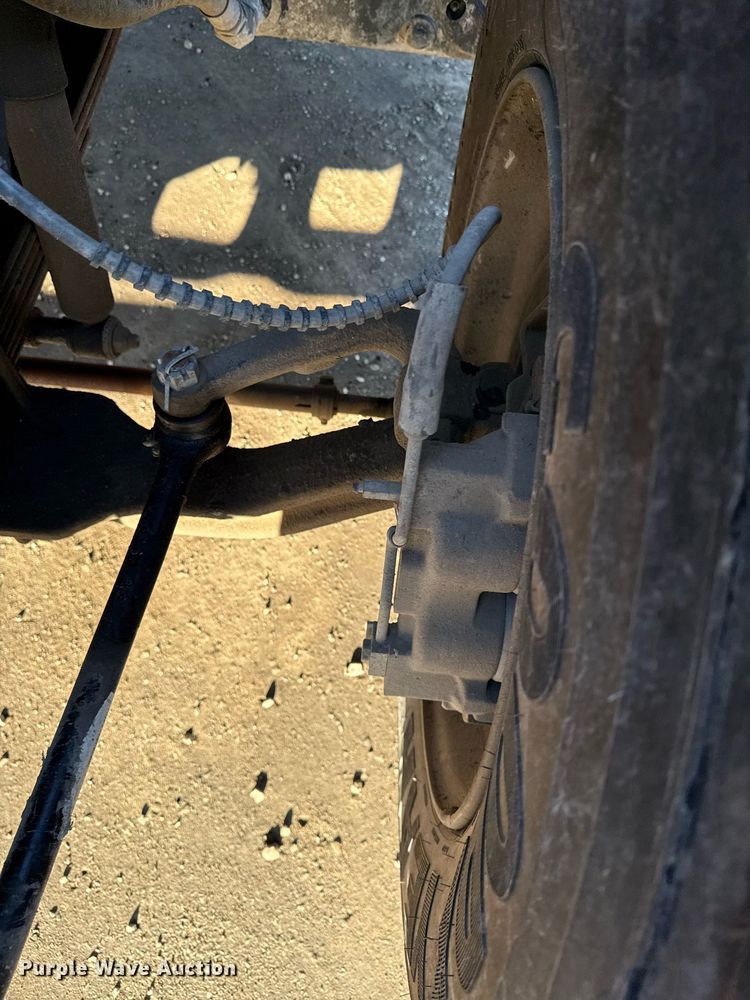 image for item DQ6659 1987 Ford F700 water truck