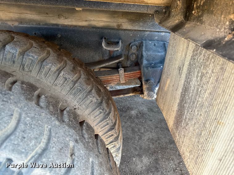 image for item DQ6659 1987 Ford F700 water truck