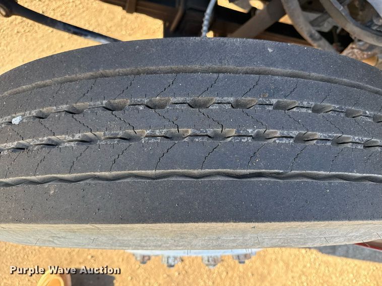 image for item DQ6659 1987 Ford F700 water truck