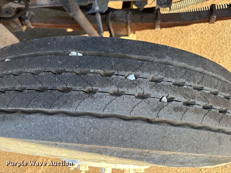 image for item DQ6659 1987 Ford F700 water truck