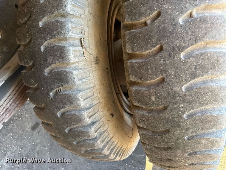 image for item DQ6659 1987 Ford F700 water truck