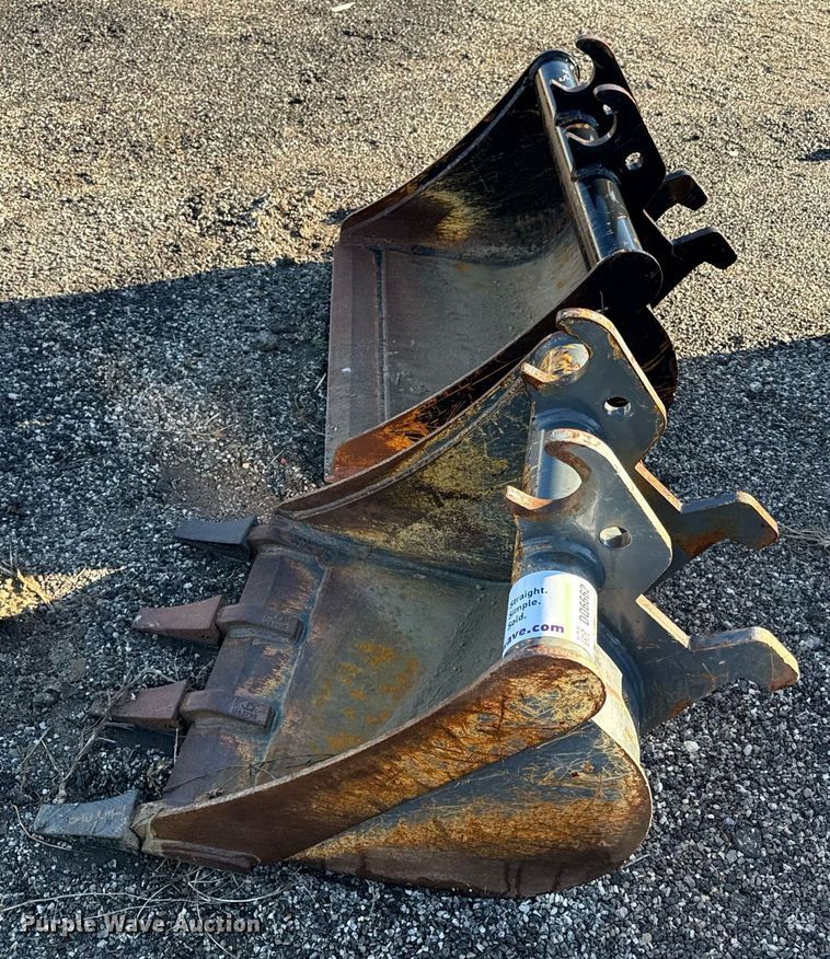 image for item DQ6662 (2) John Deere buckets