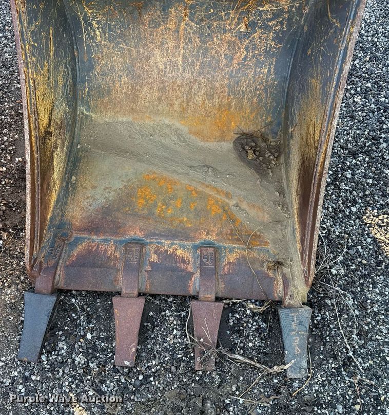 image for item DQ6662 (2) John Deere buckets