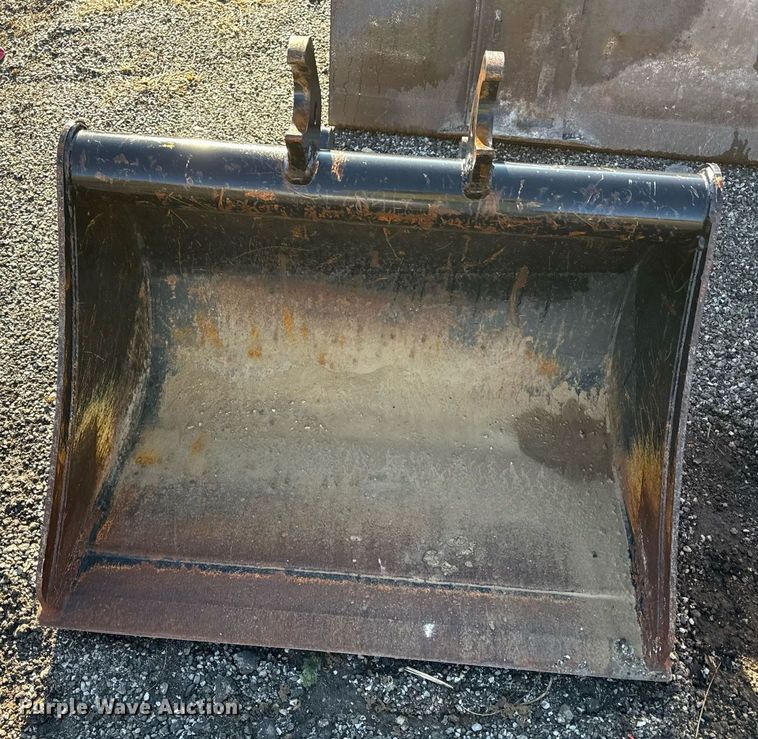 image for item DQ6662 (2) John Deere buckets