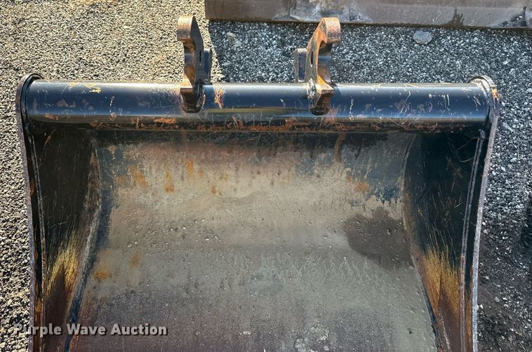 image for item DQ6662 (2) John Deere buckets