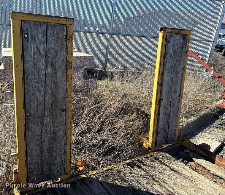 image for item DQ6665 1993 JFW equipment trailer