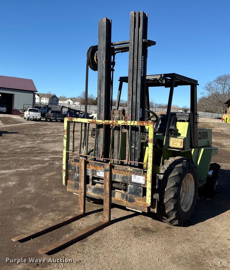 image for item DQ6667 Clark DPR25 forklift