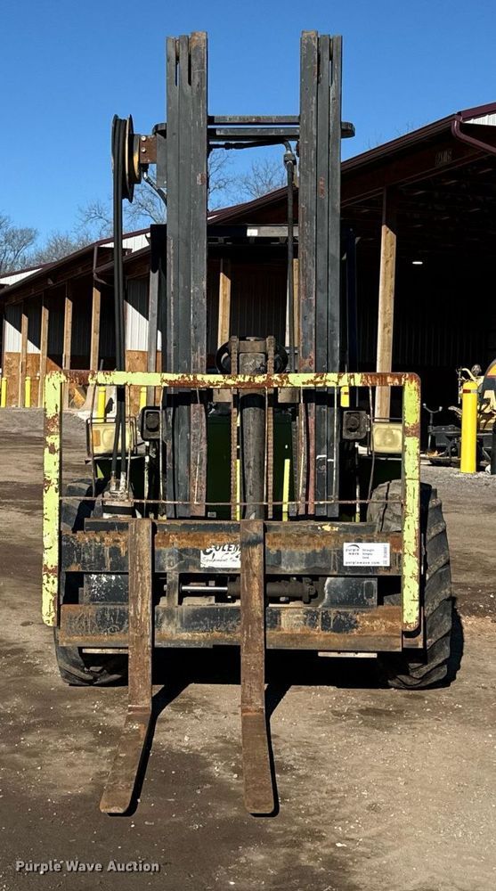 image for item DQ6667 Clark DPR25 forklift