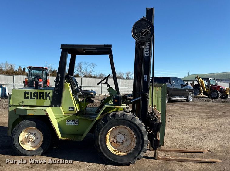 image for item DQ6667 Clark DPR25 forklift