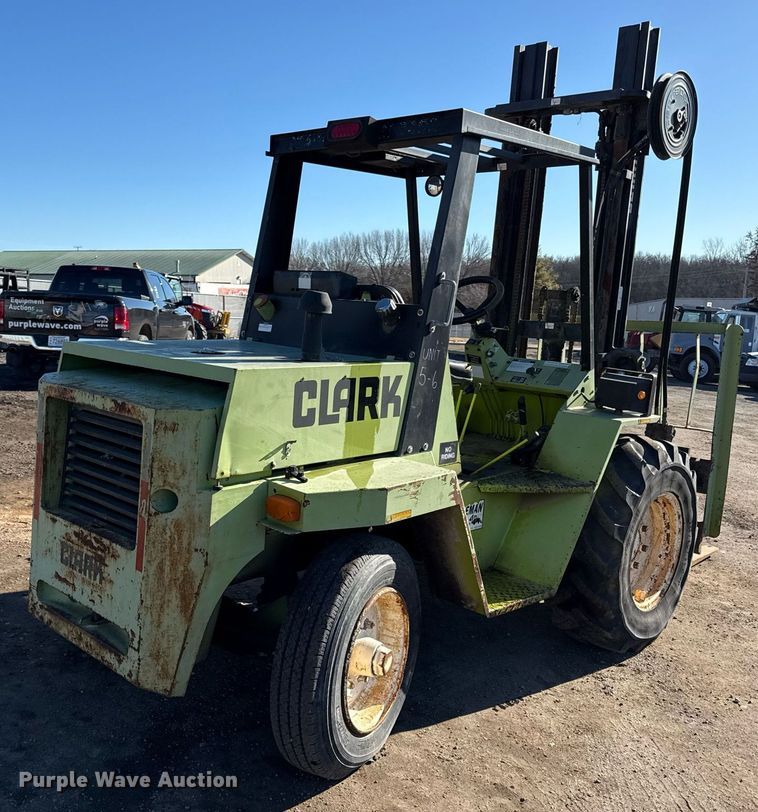 image for item DQ6667 Clark DPR25 forklift