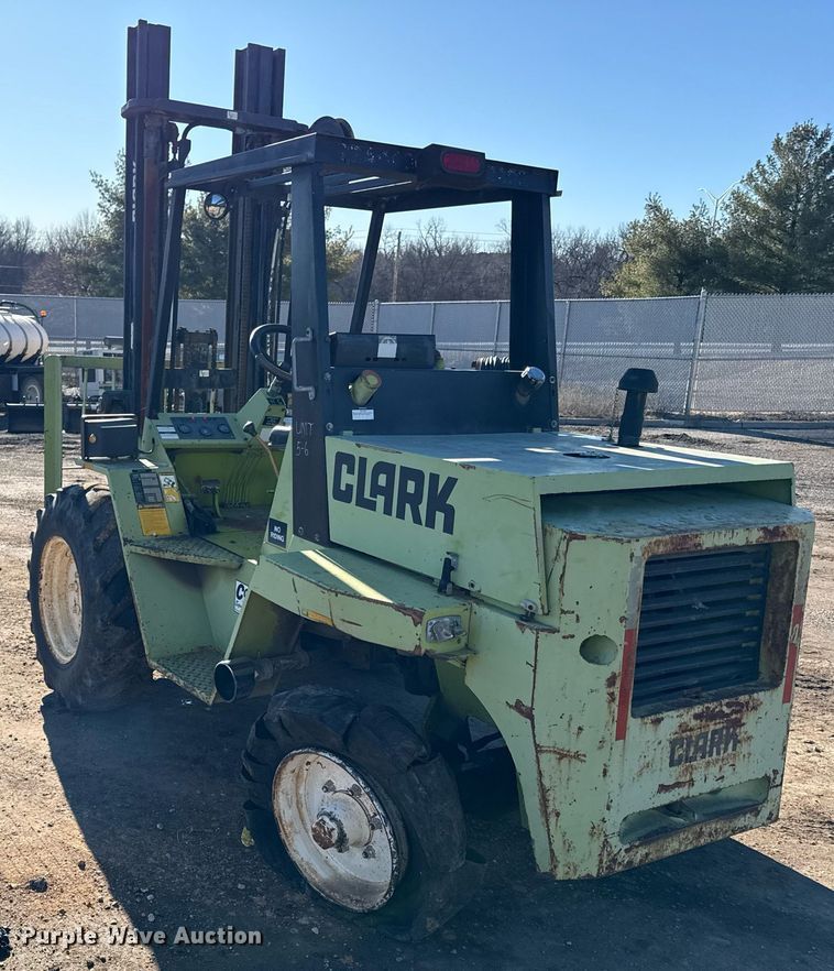 image for item DQ6667 Clark DPR25 forklift